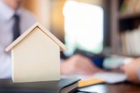 Végrehajtással terhelt ingatlant vásárolhatok?