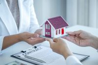 Hagyományos, vagy fogyasztóbarát lakásbiztosítás: melyik éri meg jobban?