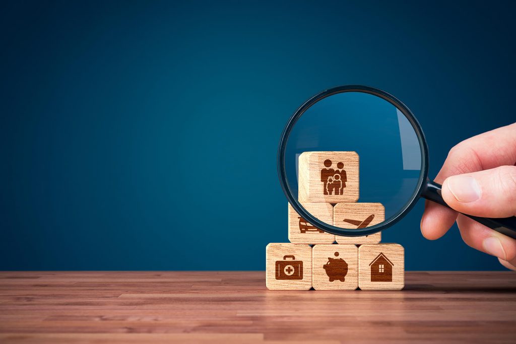 Életbiztosítás vagy megtakarítás? A dilemma, ami hosszú távra szól